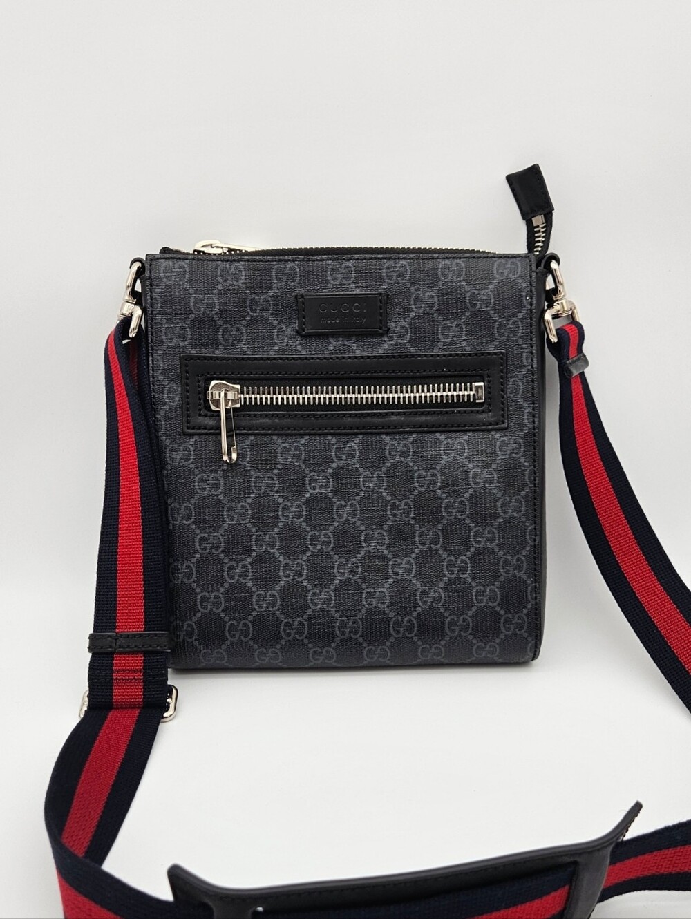 Authentic Gucci GG Supreme Shoulder Bag Black #4401M